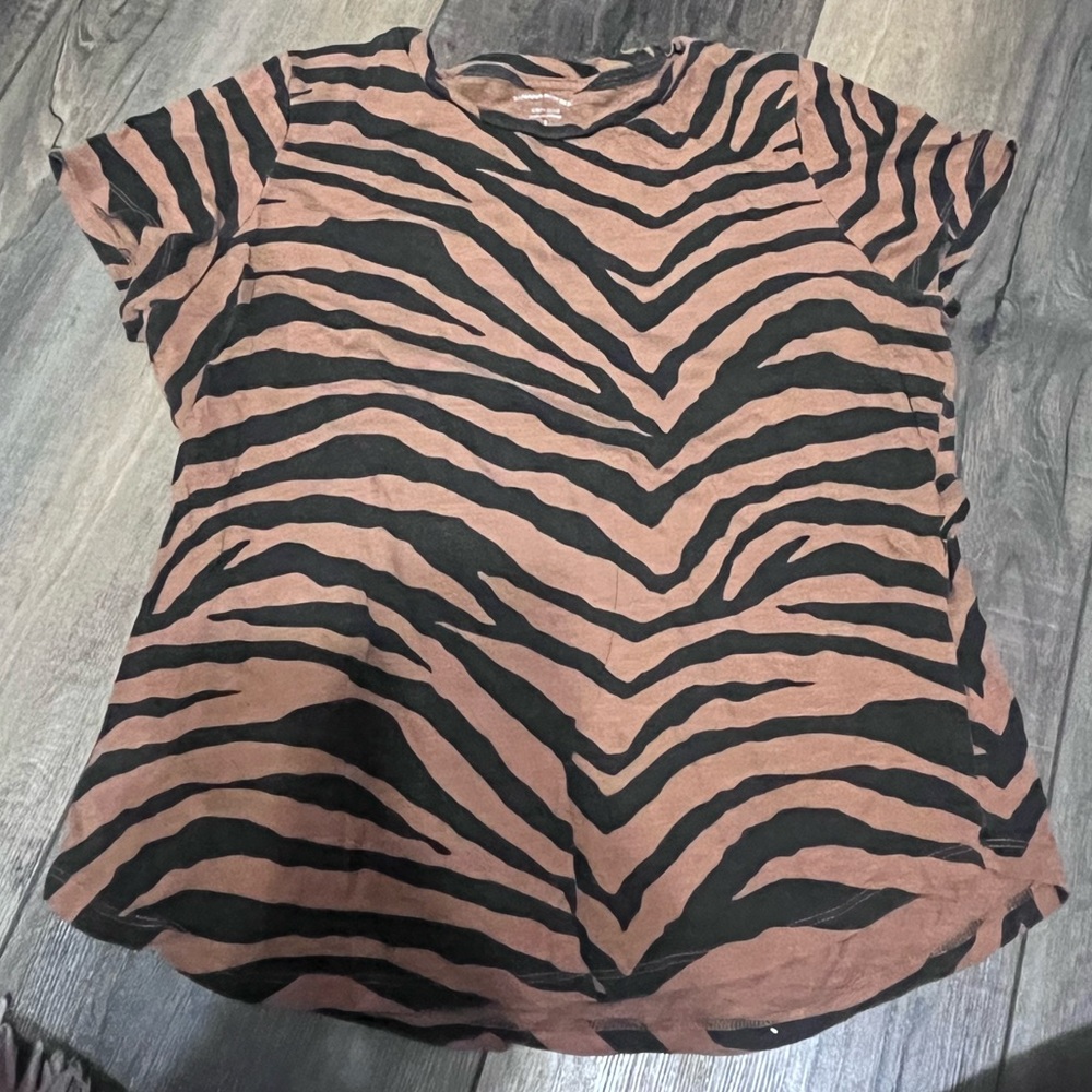 Banana Republic zebra print tee